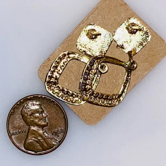 NWOT Elegant Black & Gold Pierced Earrings- Valentine’s Day,Birthdays,Christmas🎄 - Picture 13 of 16